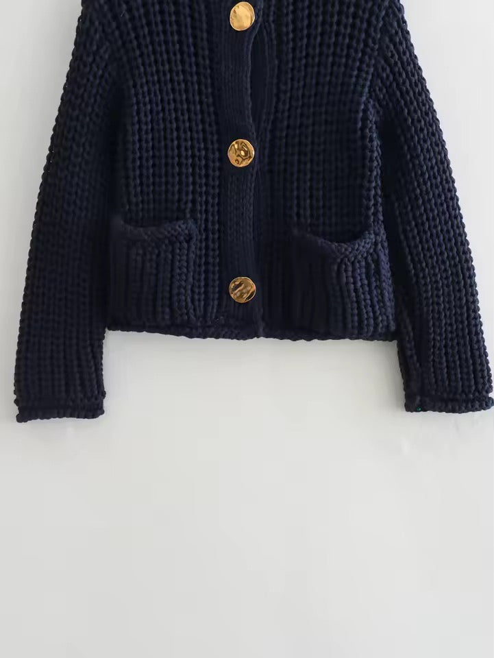 GILET EN TRICOT À BOUTONS DORÉS