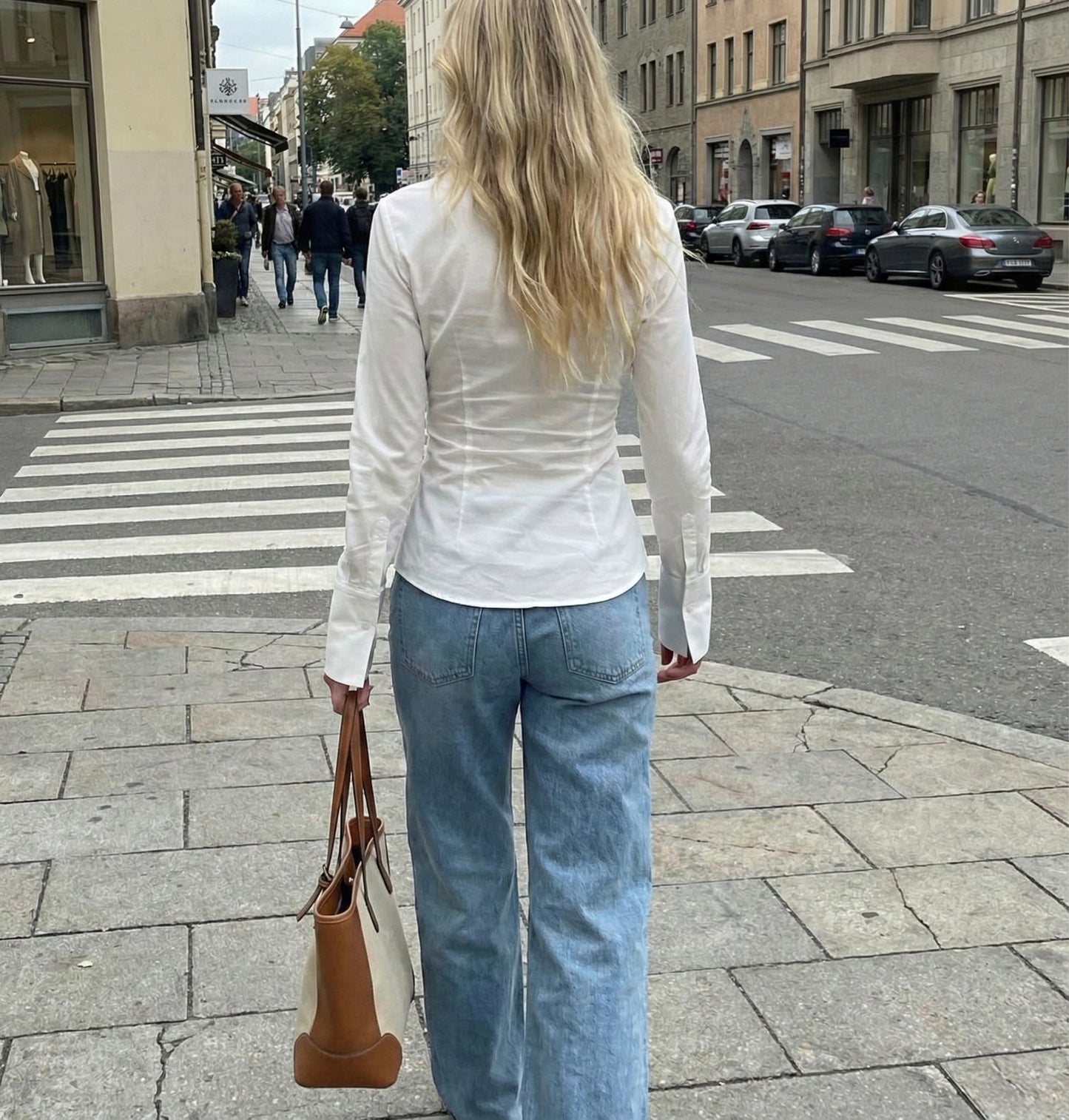 CHEMISE AJUSTÉE À BOUTONNAGE CENTRAL