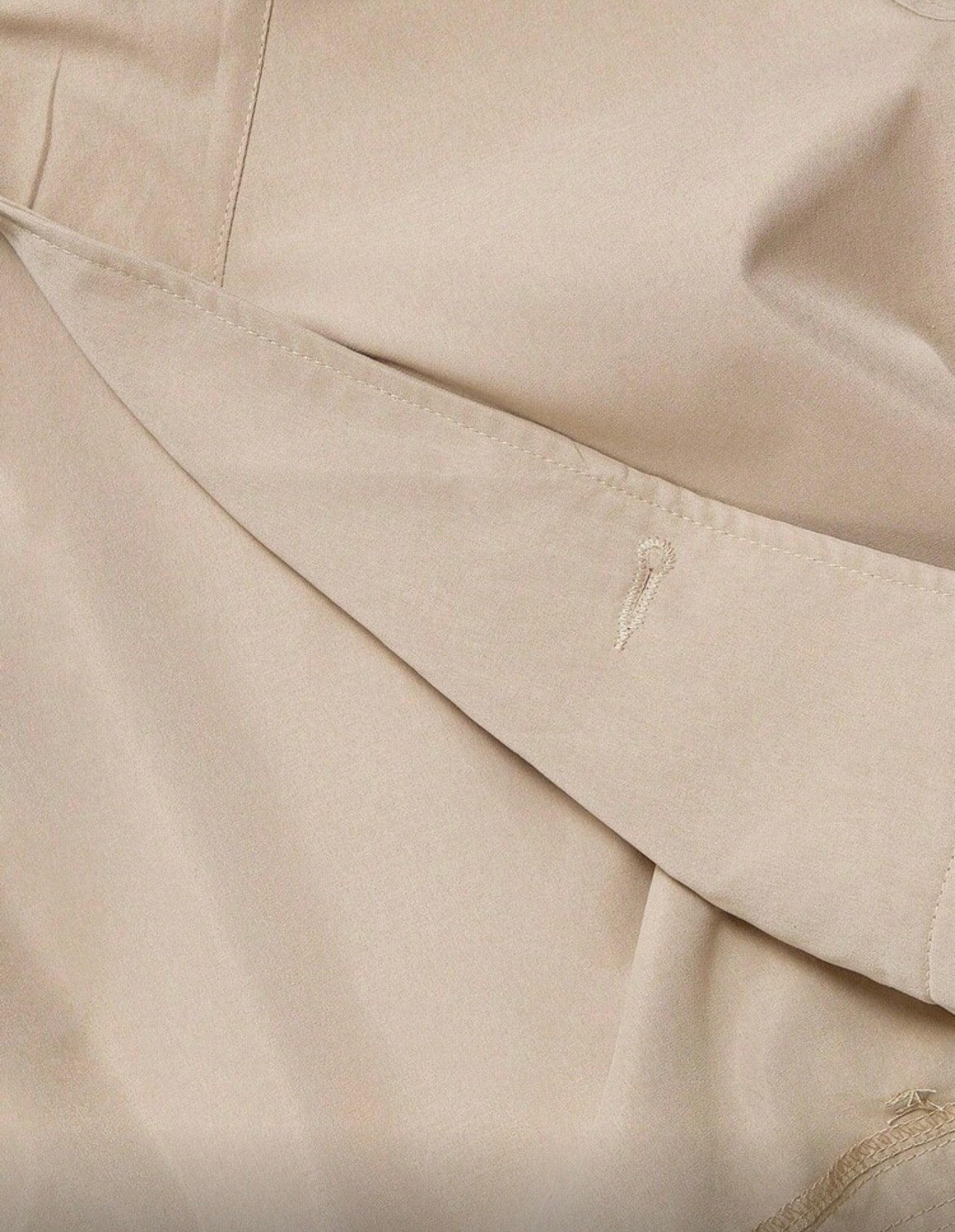 VESTE COURTE À CEINTURE BOUCLÉE