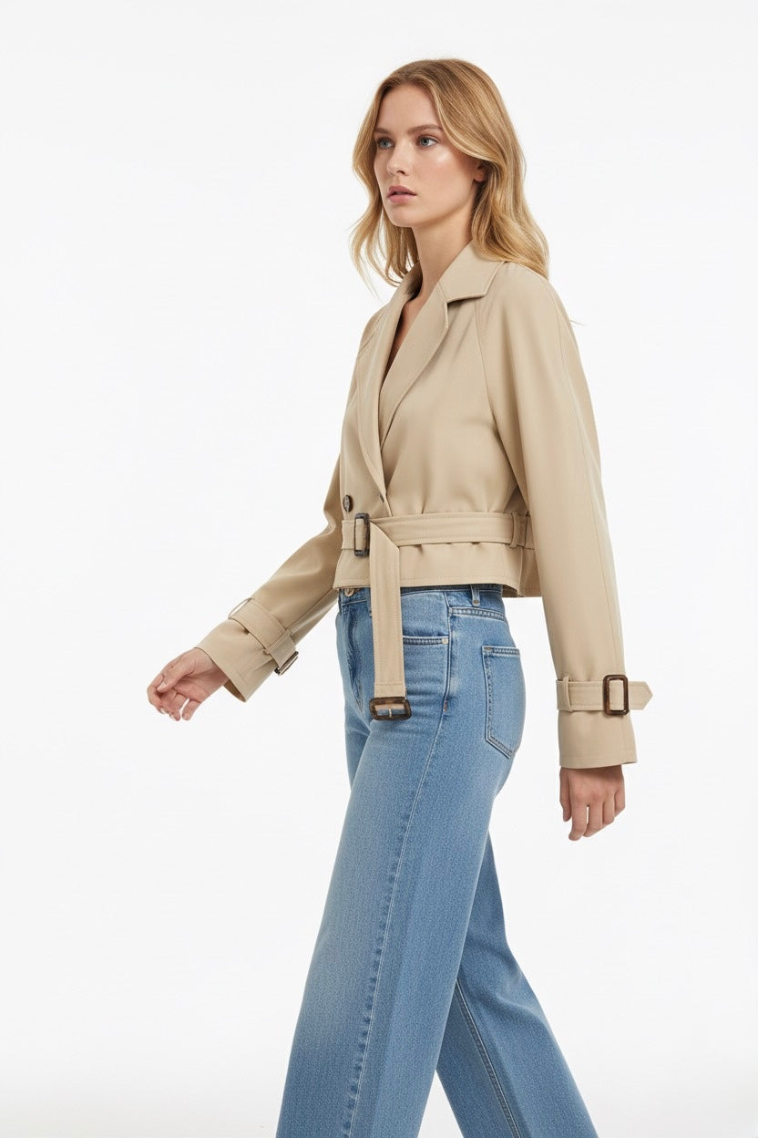VESTE COURTE À CEINTURE BOUCLÉE