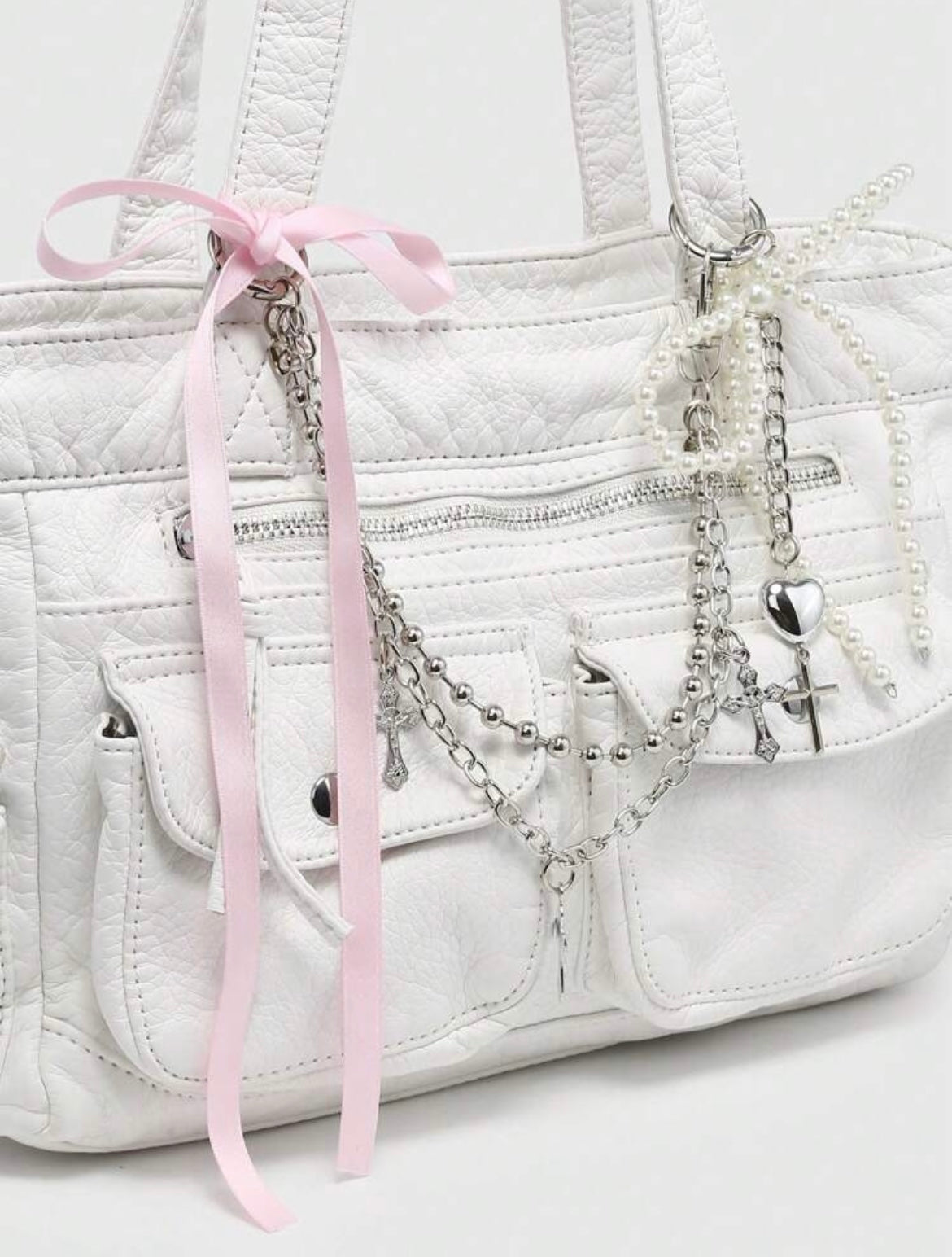 SAC À MAIN AVEC DÉCORATION MÉTALLIQUE