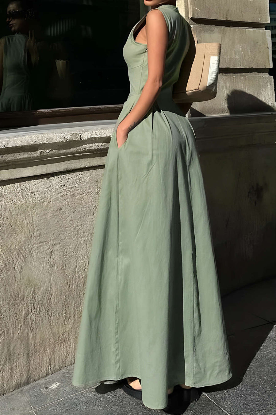 ROBE ZIPPÉE À TAILLE ÉLASTIQUÉE