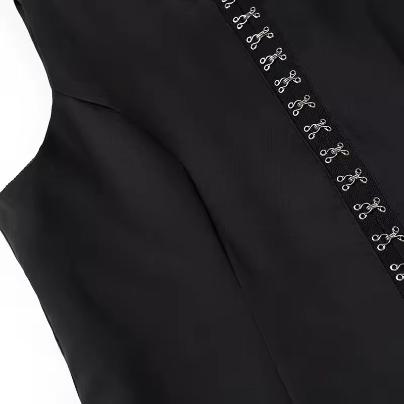 GILET SANS MANCHES À DÉTAILS DE FERMETURE DÉCORATIFS