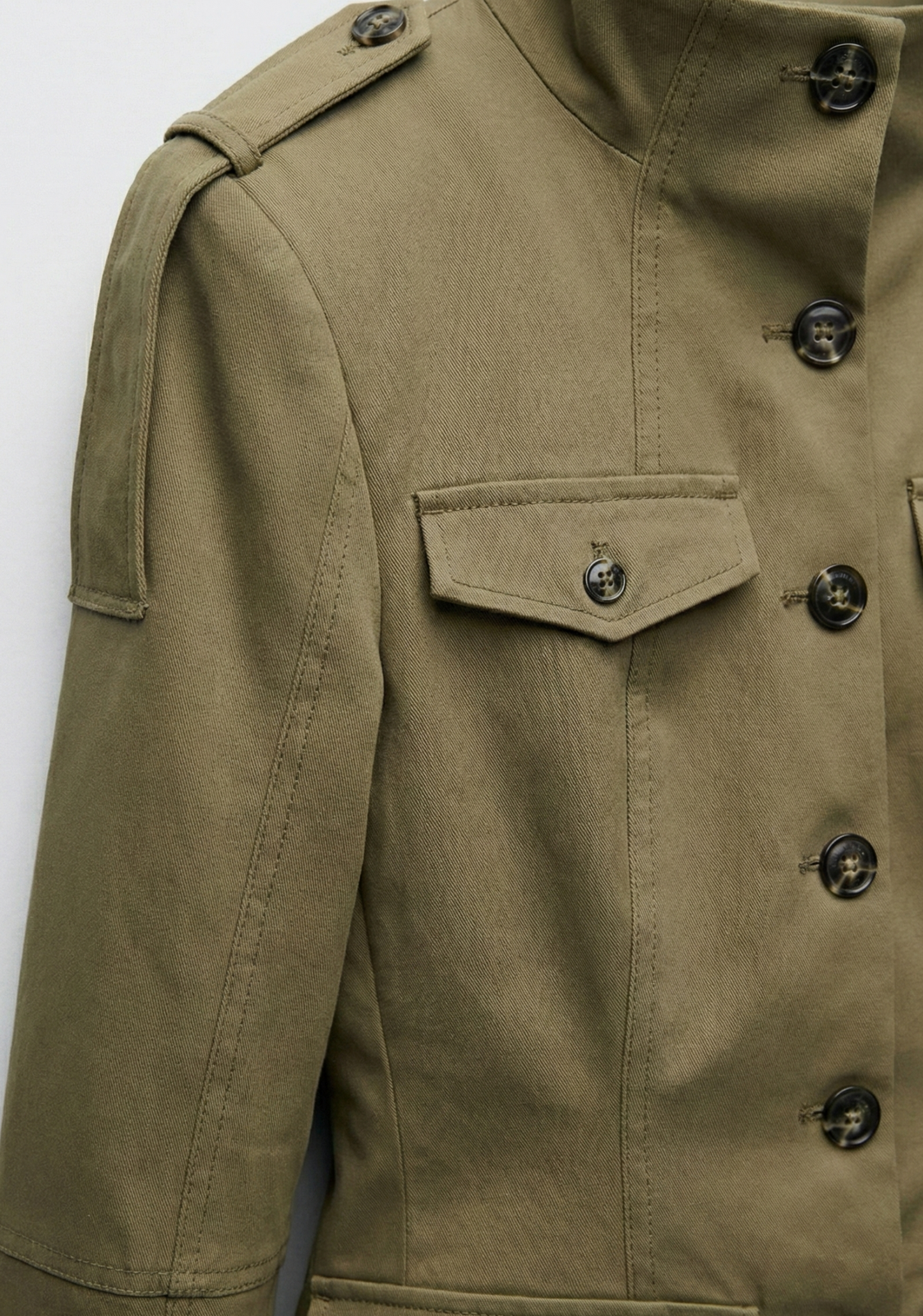 VESTE SAHARIENNE À COL OFFICIER ET ÉPAULETTES