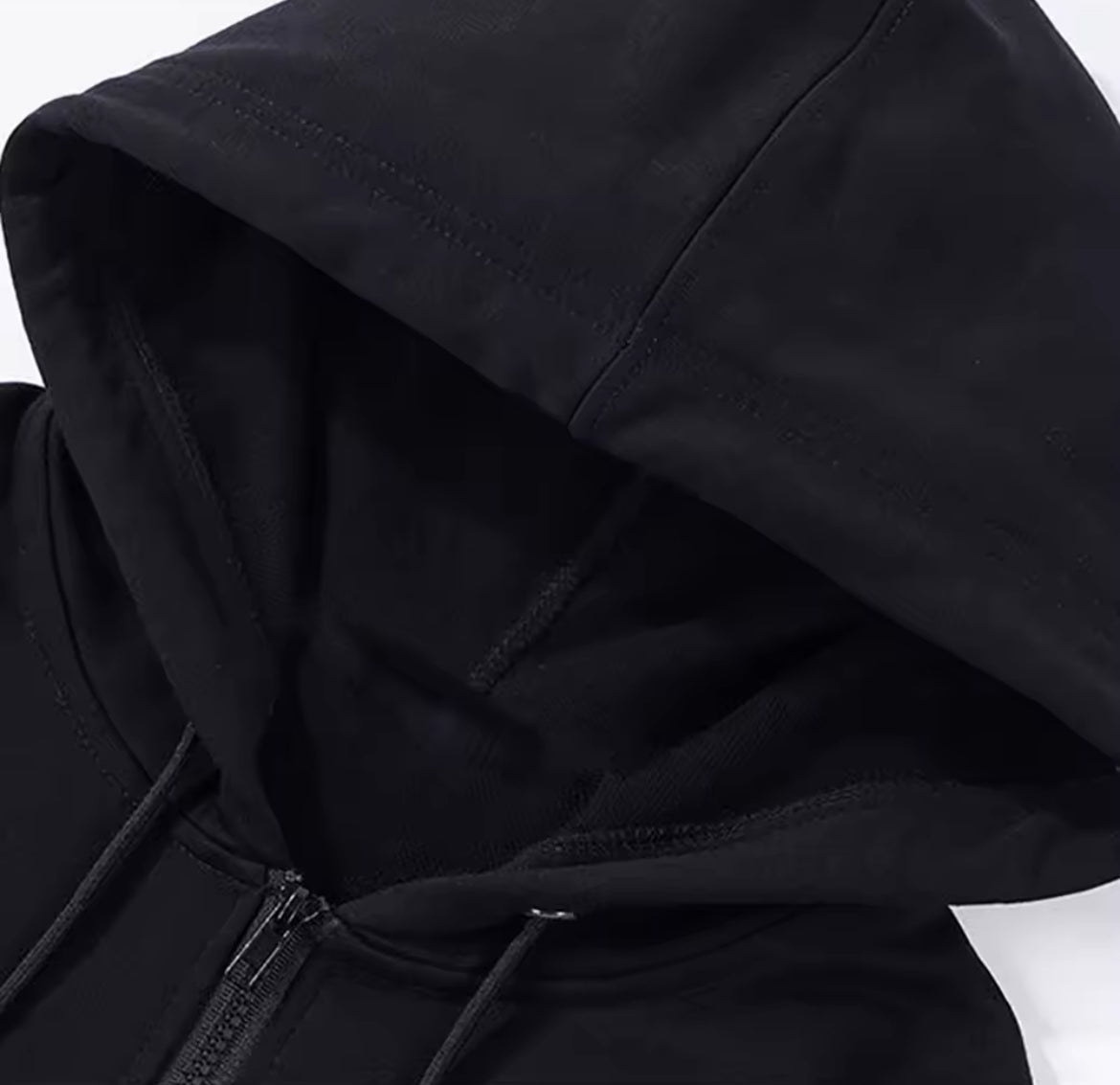 GILET ZIPPÉ À CAPUCHE