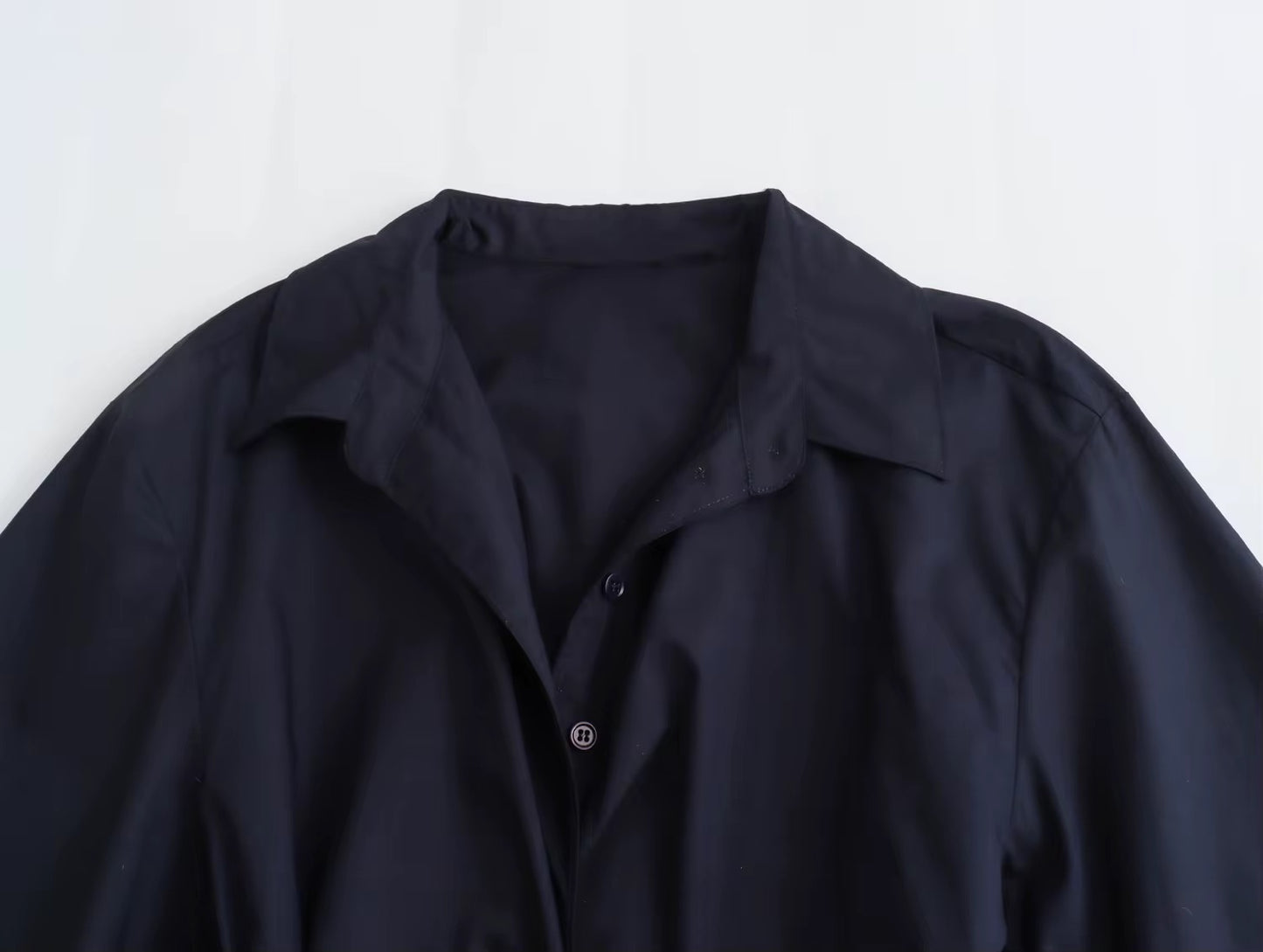 CHEMISE STRUCTURÉE À CEINTURE NOUÉE