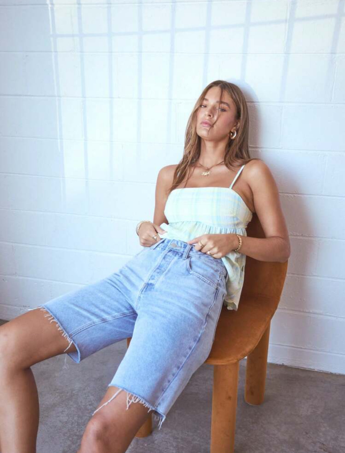 BERMUDAS EN DENIM DÉCHIRÉ