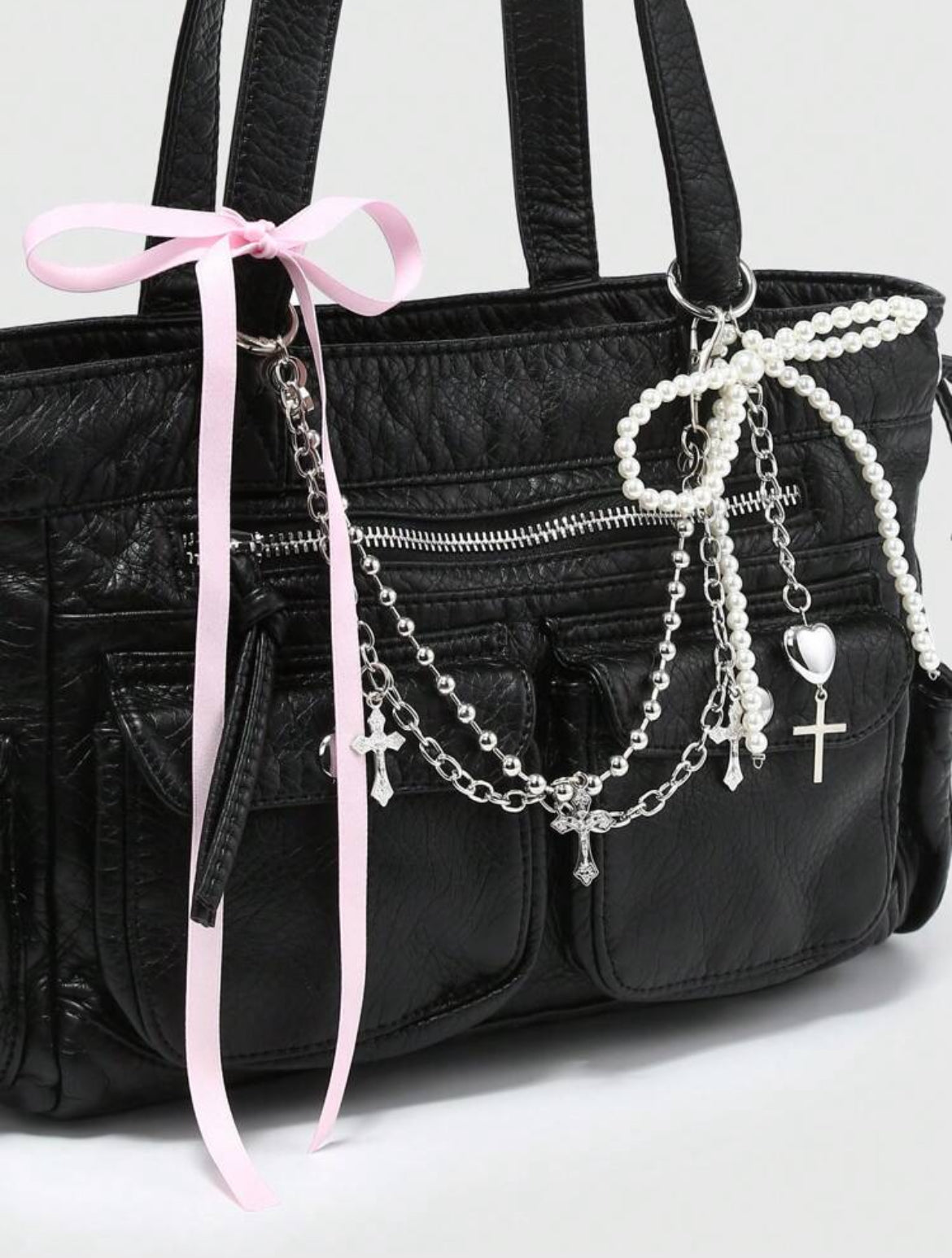 SAC À MAIN AVEC DÉCORATION MÉTALLIQUE