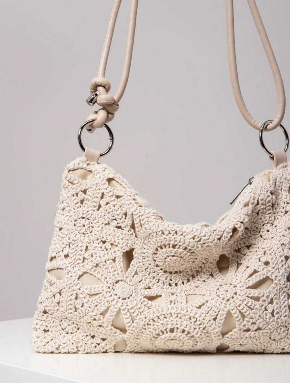 SAC À MAIN TRESSÉ À MOTIF FLORAL