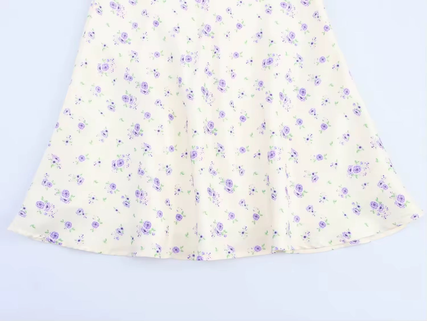 ROBE À FLEURS À BRETELLES ÉPAISSES