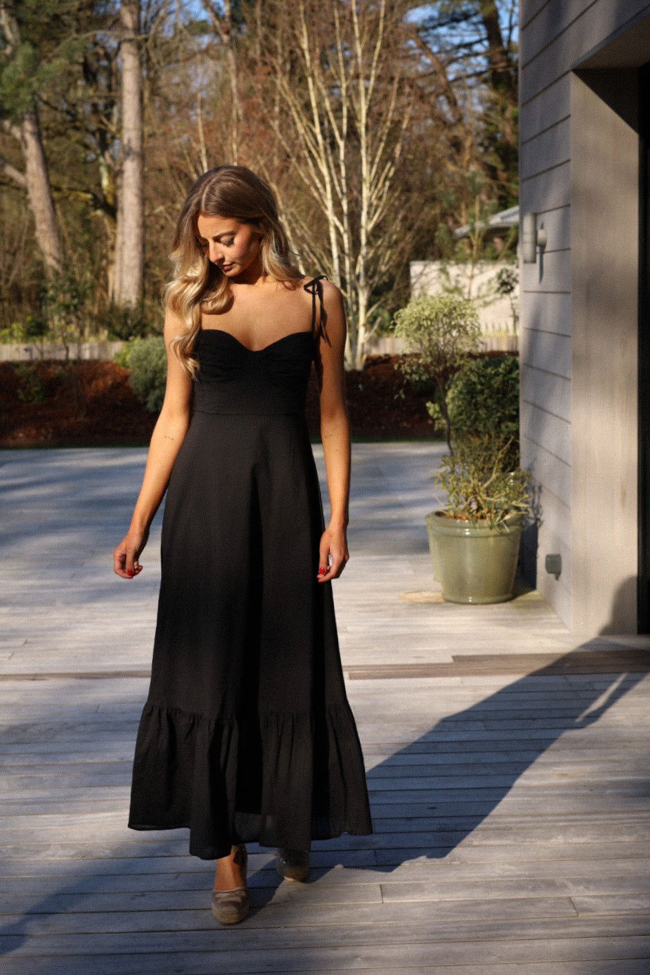 ROBE MI-LONGUE À BRETELLES