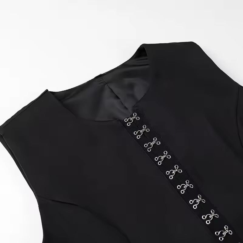 GILET SANS MANCHES À DÉTAILS DE FERMETURE DÉCORATIFS