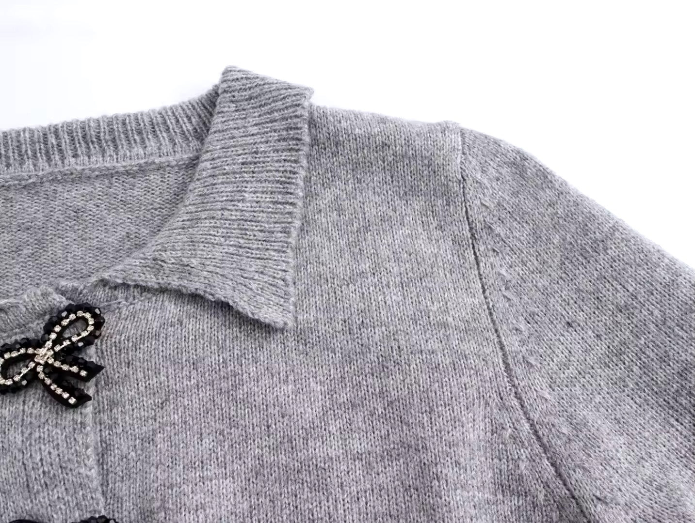 CARDIGAN À NOEUDS DÉCORATIFS