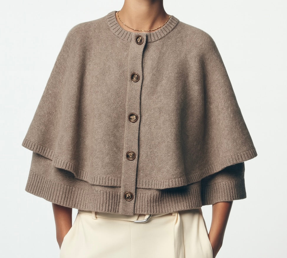 CAPE BOUTONNÉE EN MAILLE STRUCTURÉE