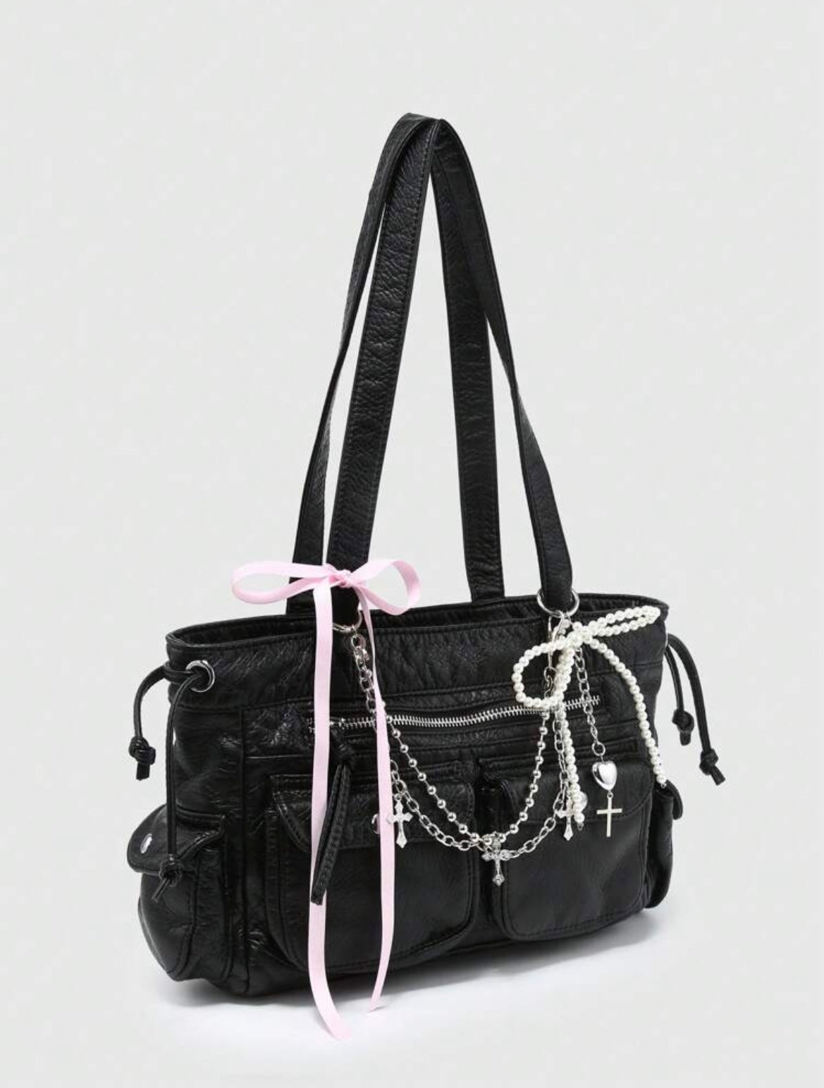SAC À MAIN AVEC DÉCORATION MÉTALLIQUE