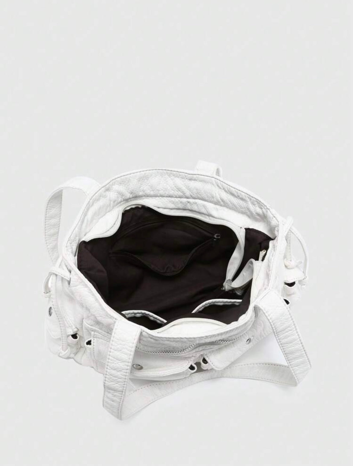 SAC À MAIN AVEC DÉCORATION MÉTALLIQUE