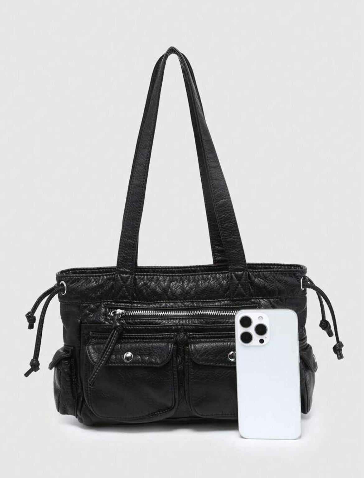SAC À MAIN AVEC DÉCORATION MÉTALLIQUE