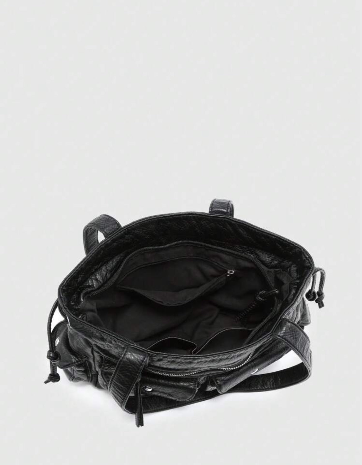 SAC À MAIN AVEC DÉCORATION MÉTALLIQUE