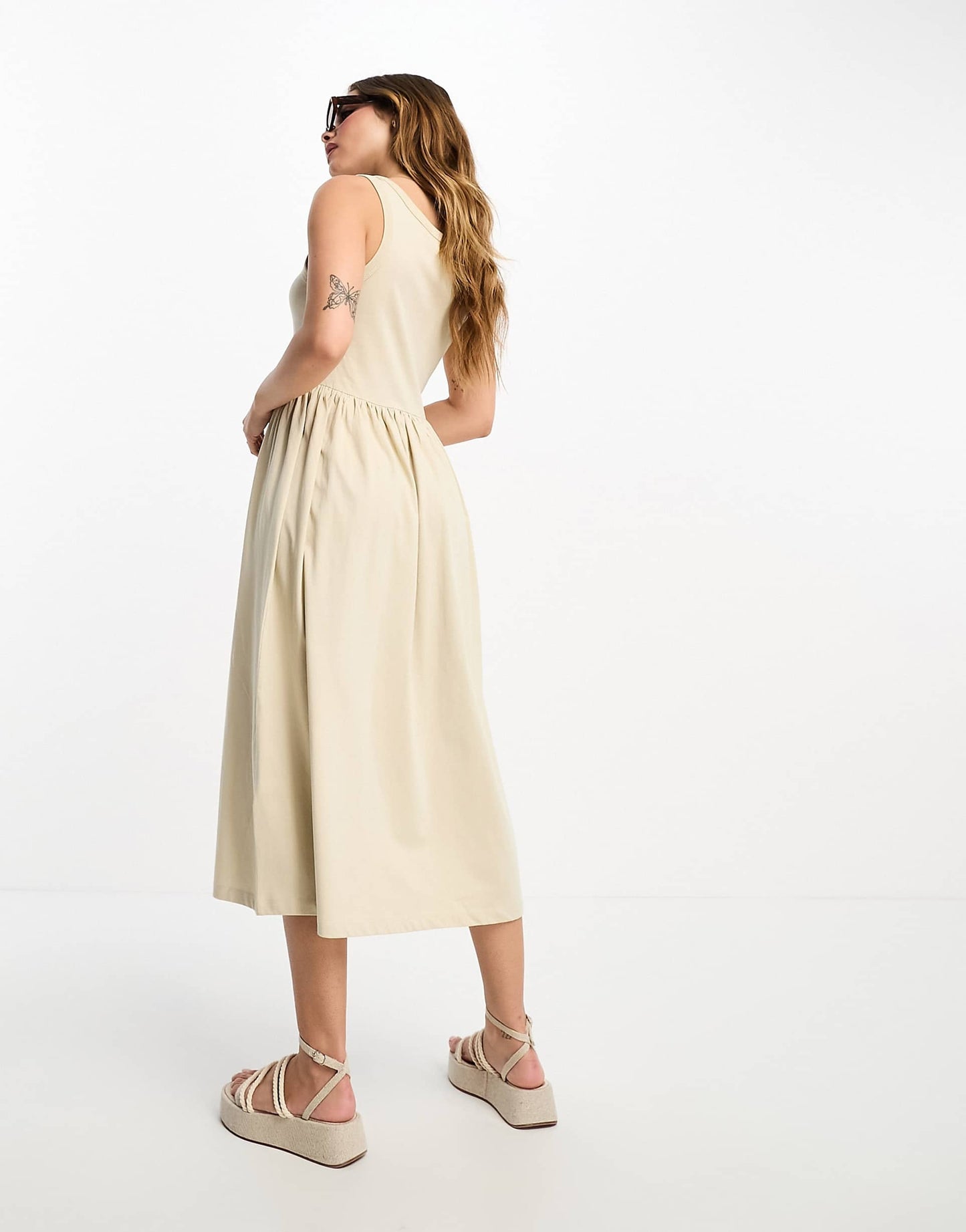 ROBE MI-LONGUE À TAILLE ÉLASTIQUÉE