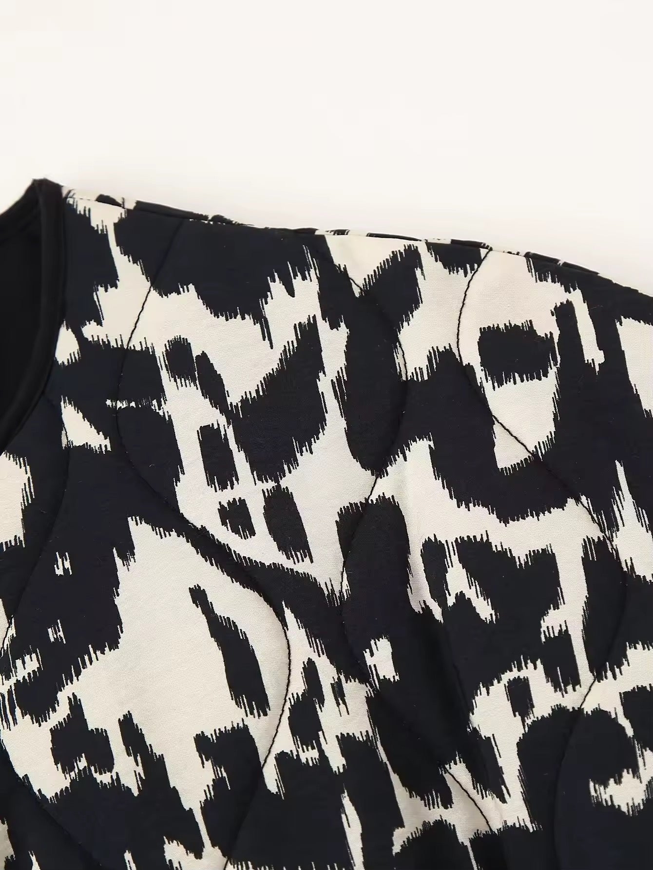 BLOUSON MATELASSÉ IMPRIMÉ IKAT