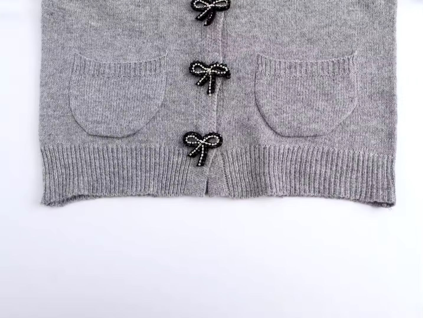 CARDIGAN À NOEUDS DÉCORATIFS