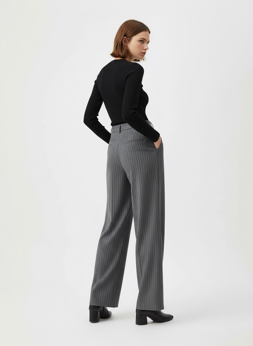 PANTALON À RAYURES FINE LIGNE