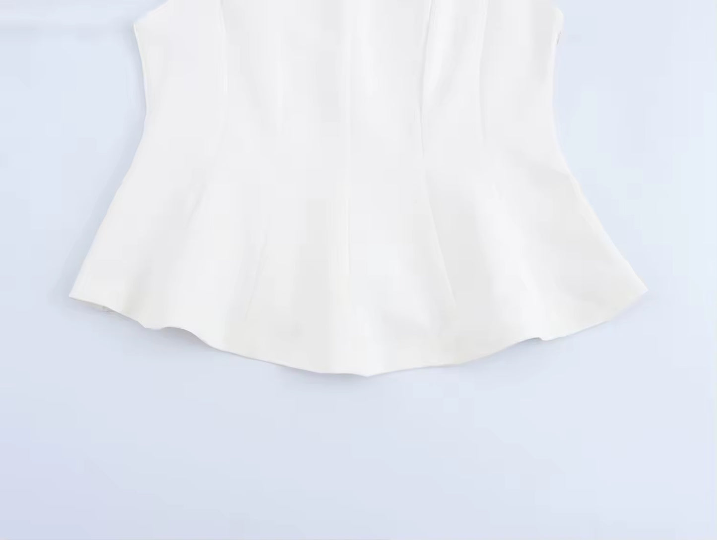 TOP STRUCTURÉ À BRETELLES