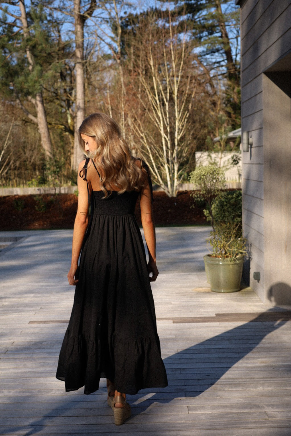 ROBE MI-LONGUE À BRETELLES
