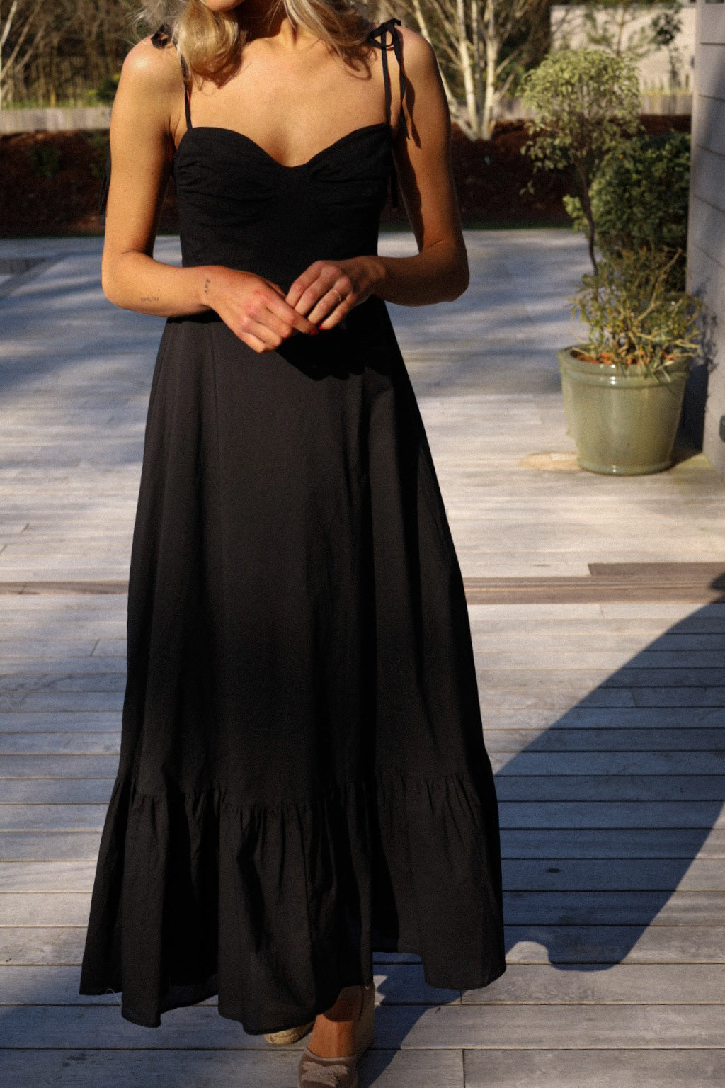 ROBE MI-LONGUE À BRETELLES