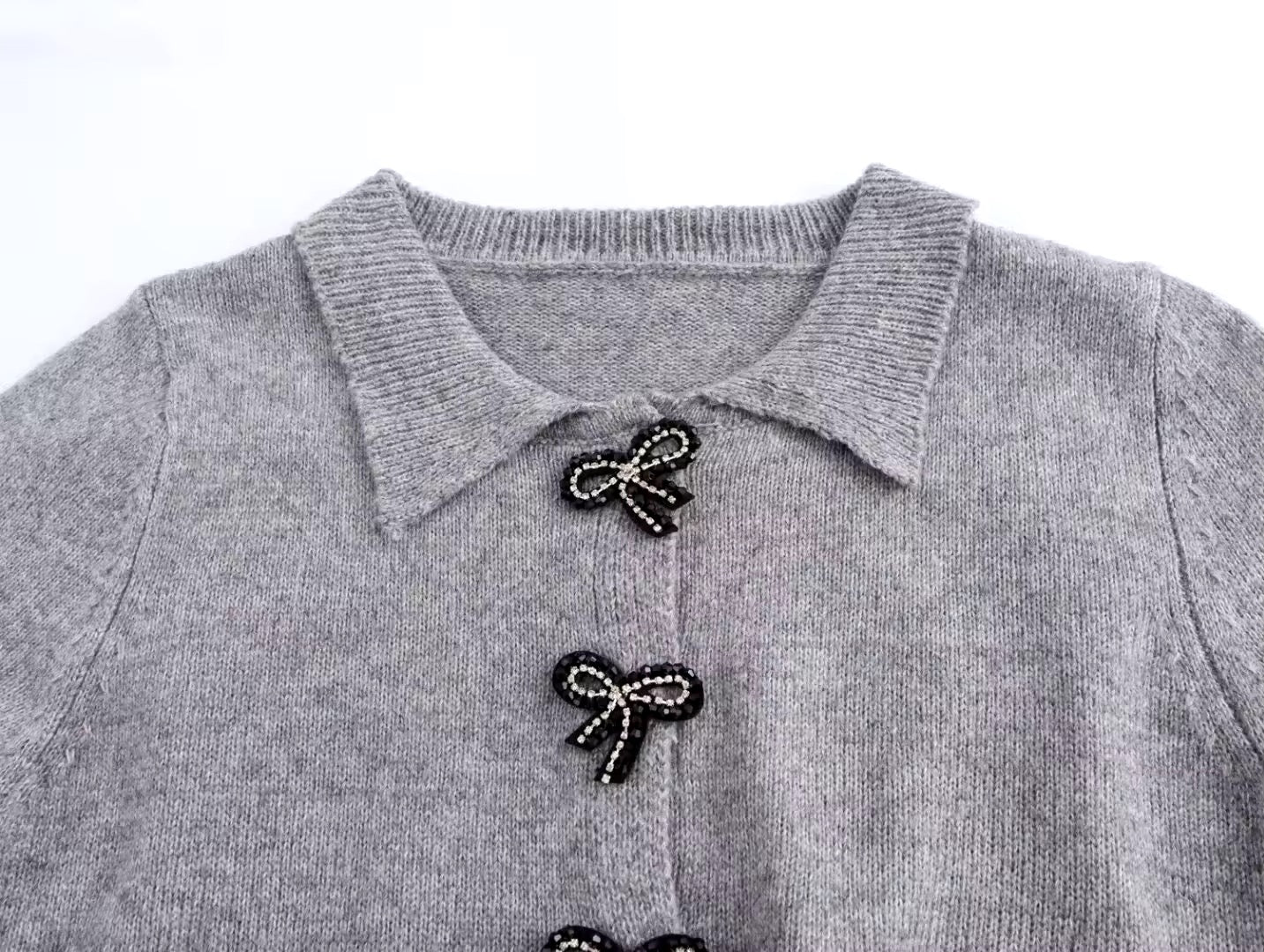 CARDIGAN À NOEUDS DÉCORATIFS