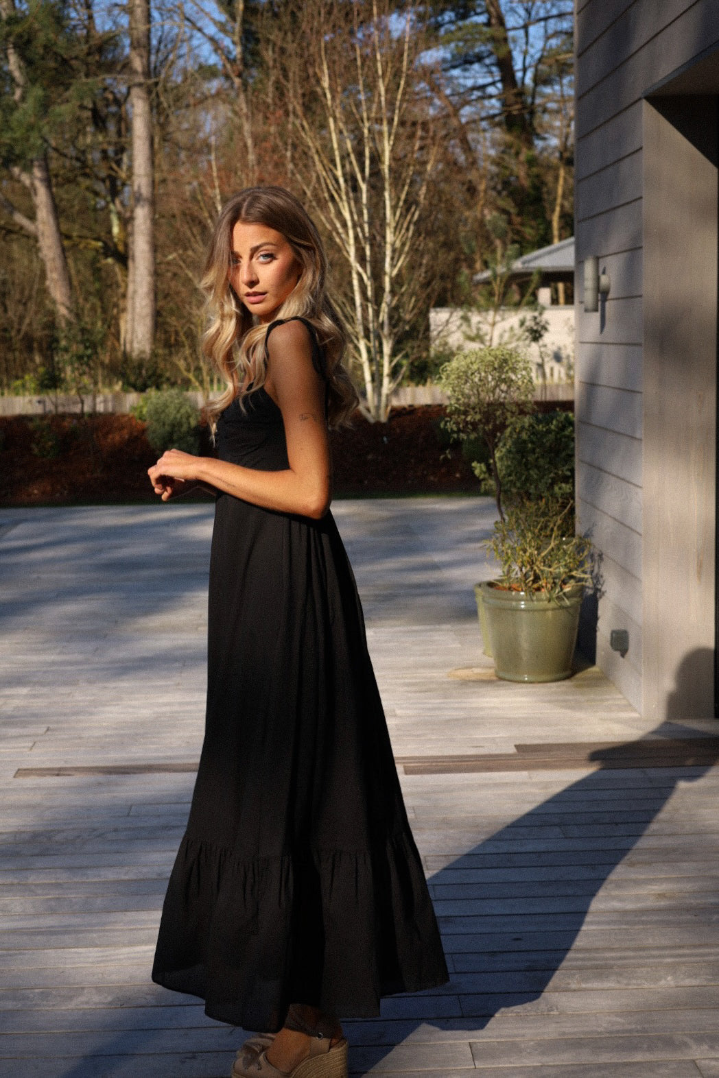 ROBE MI-LONGUE À BRETELLES