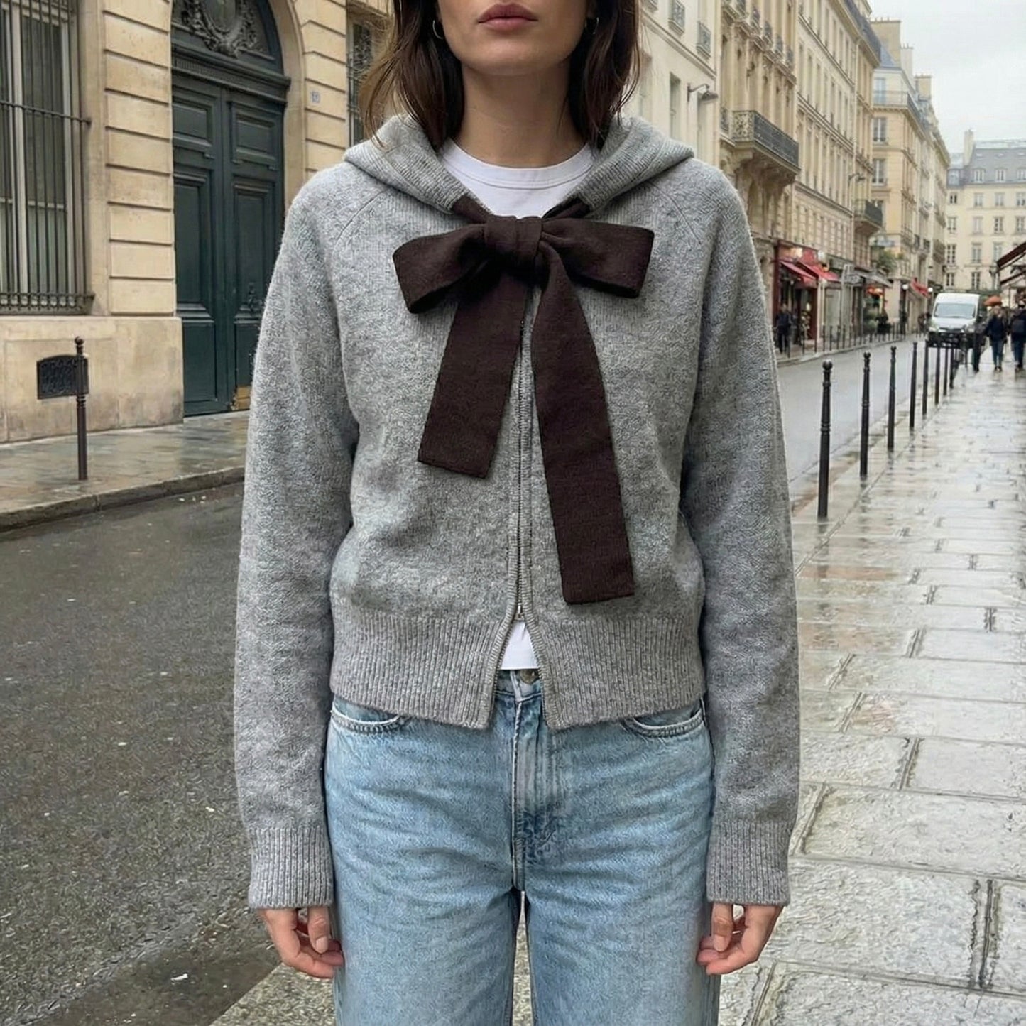 CARDIGAN À CAPUCHE ET NŒUD DEVANT