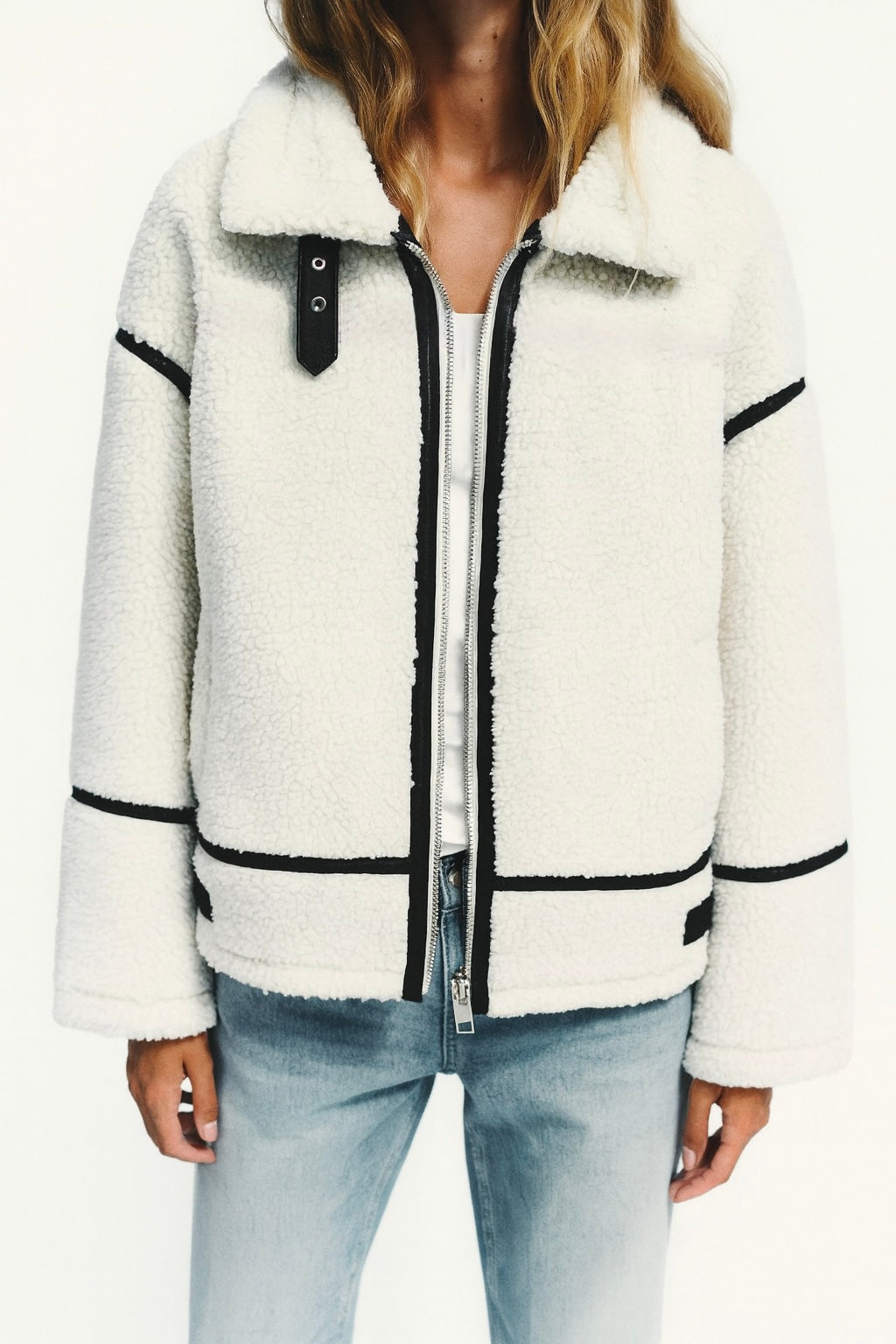 VESTE EFFET LAINE AVEC DÉTAILS CONTRASTÉS