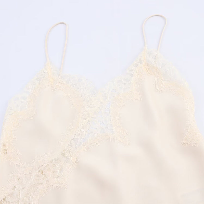 ROBE ASYMÉTRIQUE EN DENTELLE