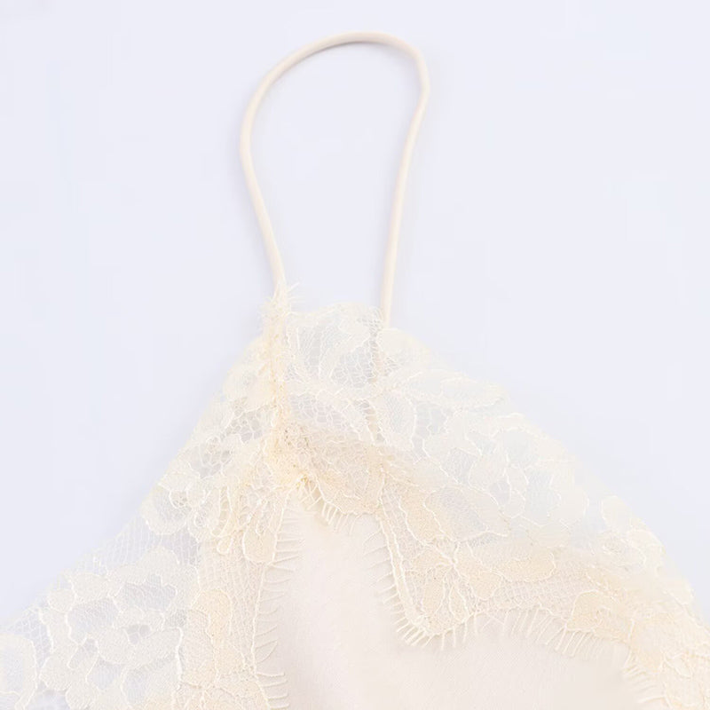 ROBE ASYMÉTRIQUE EN DENTELLE