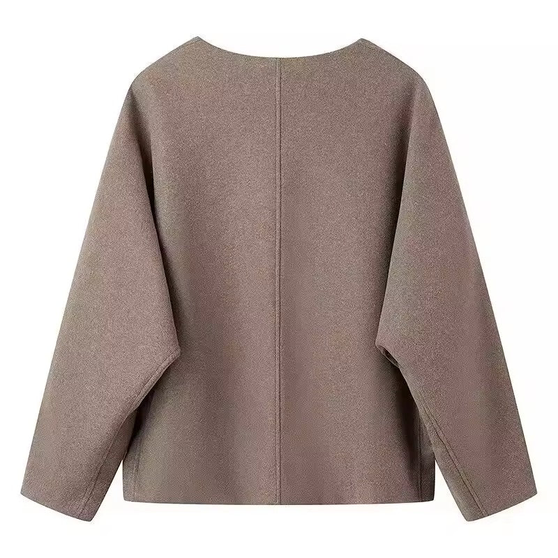 V-neck buttoned jacket • Women