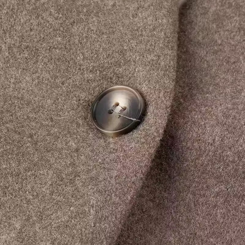 V-neck buttoned jacket • Women