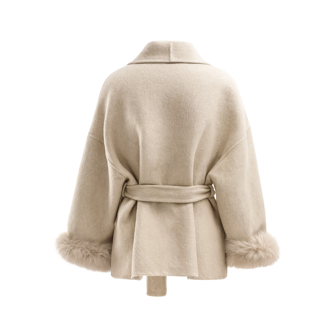 MANTEAU COURT CEINTURÉ À MANCHES FOURRÉES