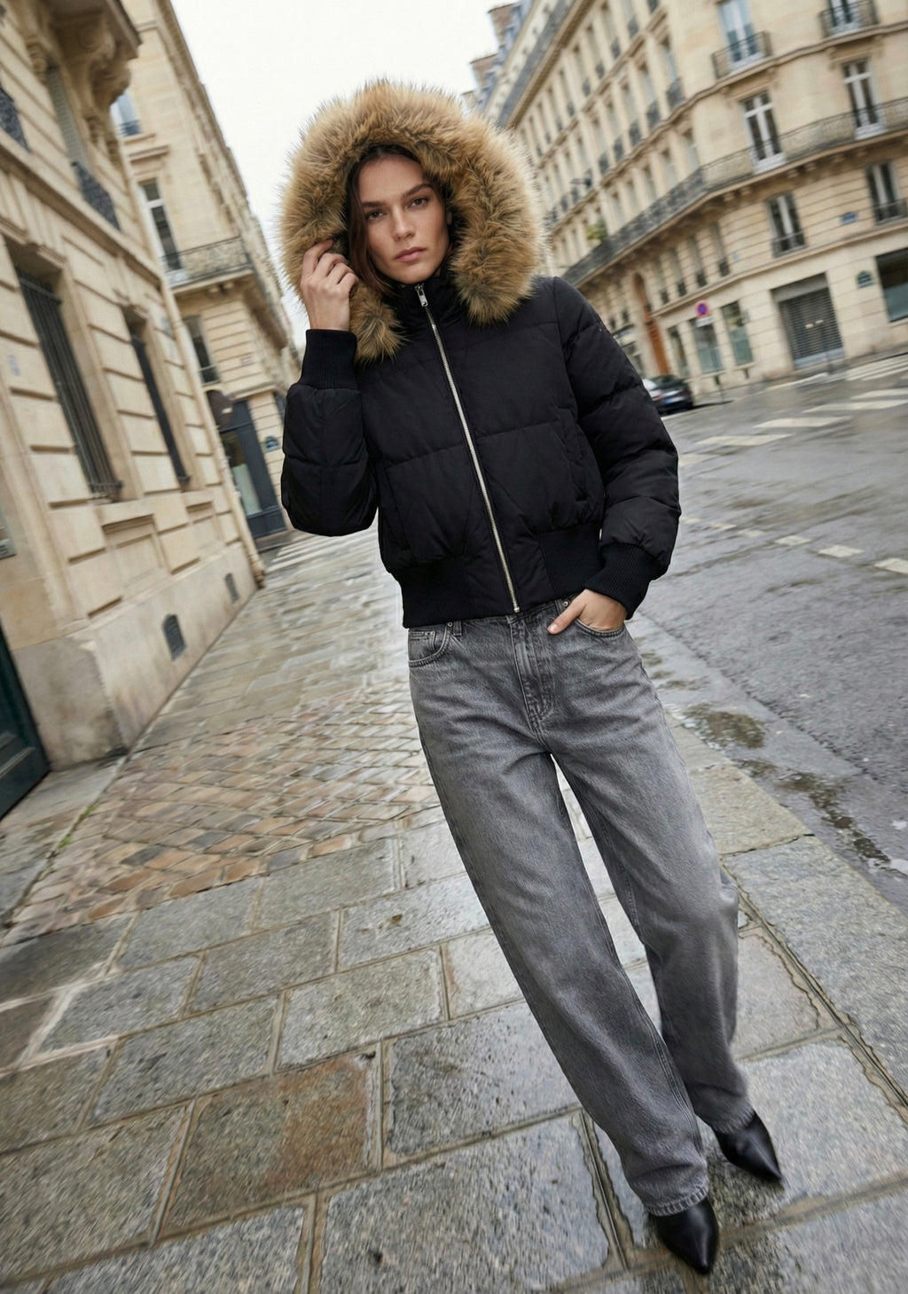 DOUDOUNE COURTE À CAPUCHE BORDÉE