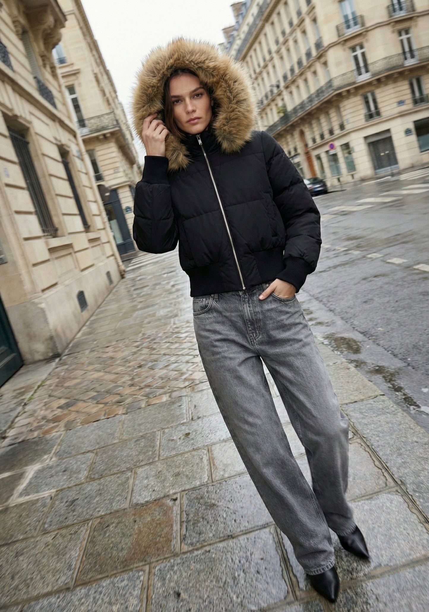 DOUDOUNE COURTE À CAPUCHE BORDÉE