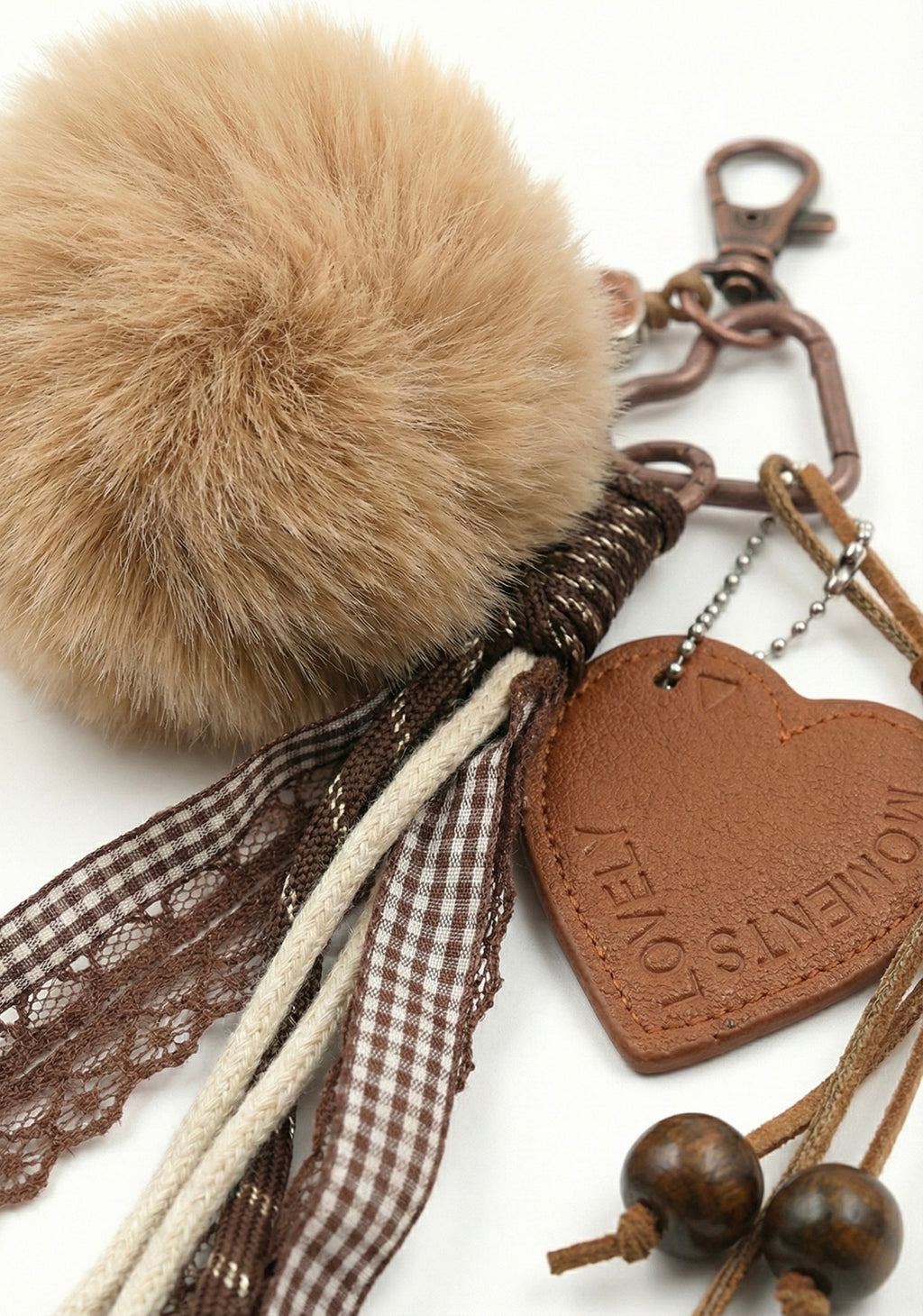 PORTE-CLÉS CŒUR À POMPON ET RUBANS