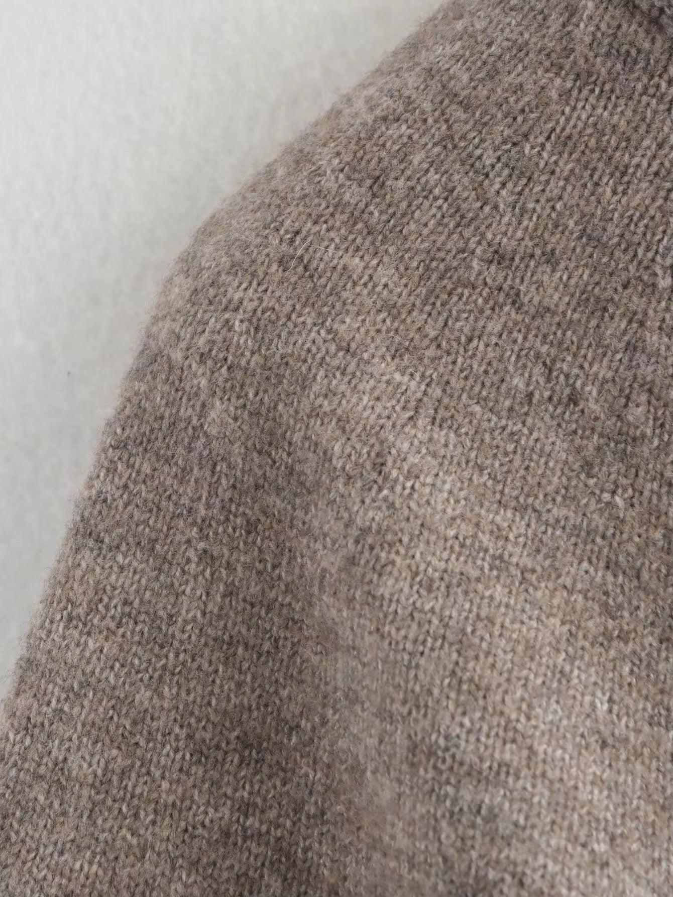 CAPE BOUTONNÉE EN MAILLE STRUCTURÉE