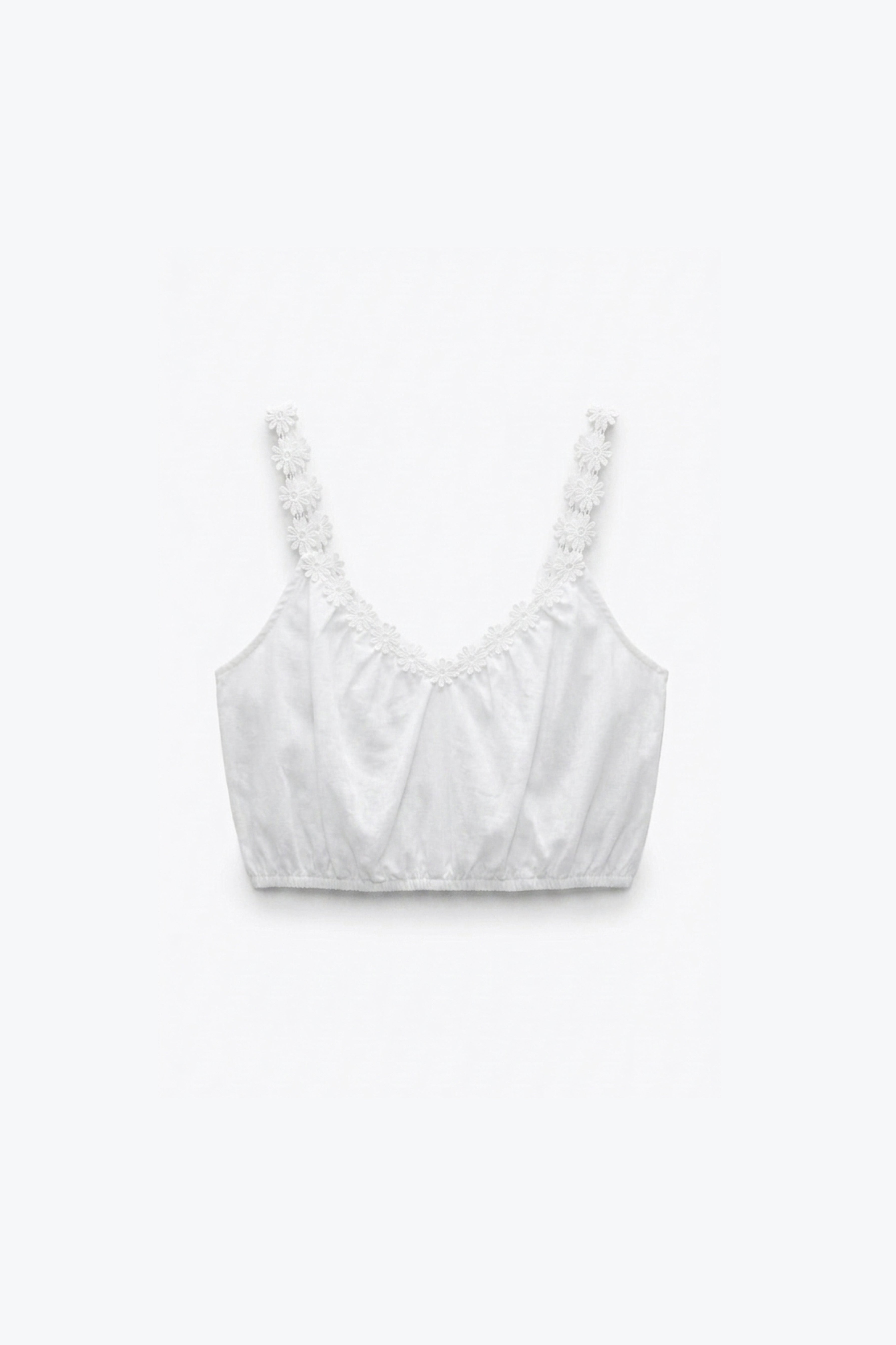 TOP AVEC BRODERIES DENTELLE