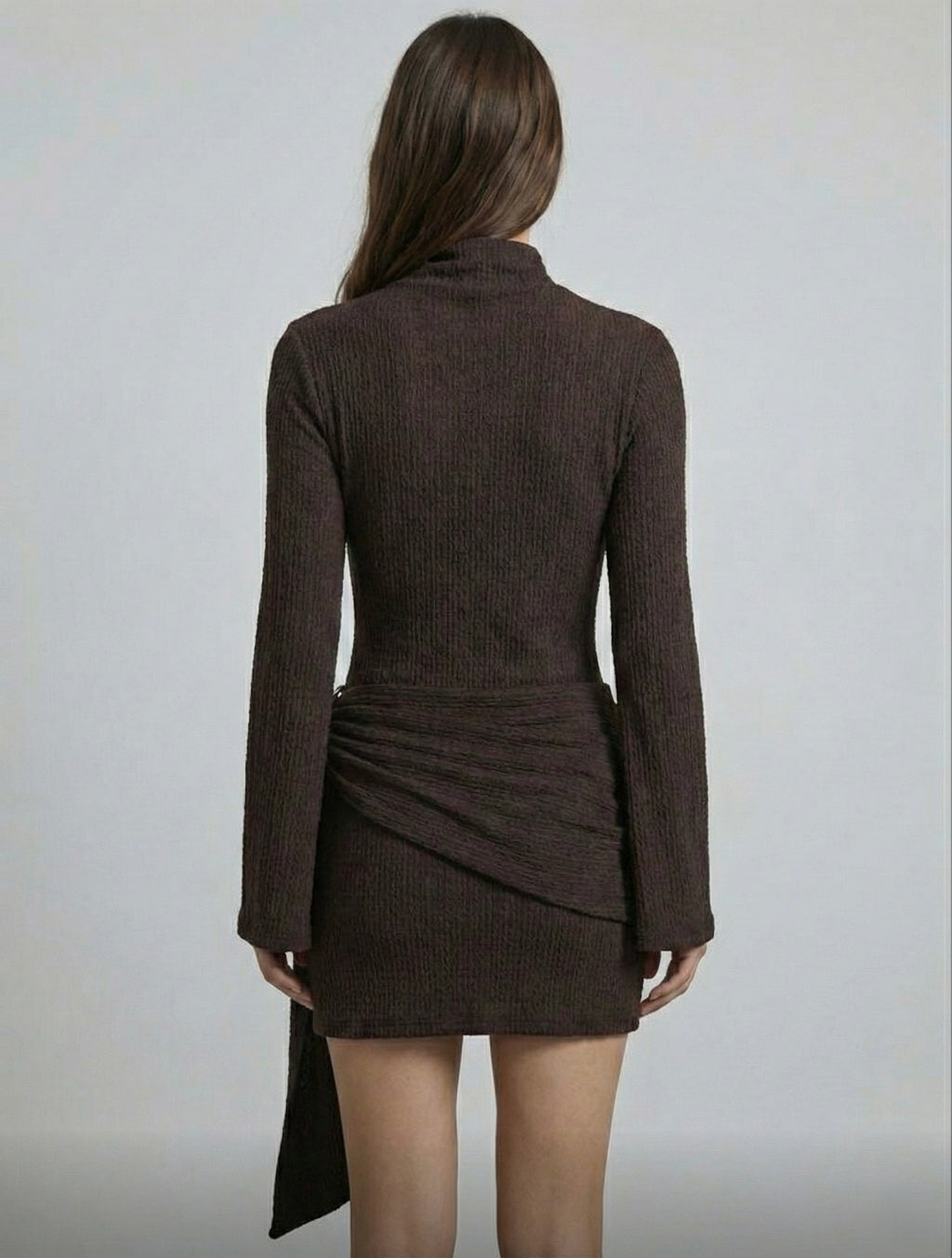 ROBE COURTE TEXTURÉE À DRAPÉ