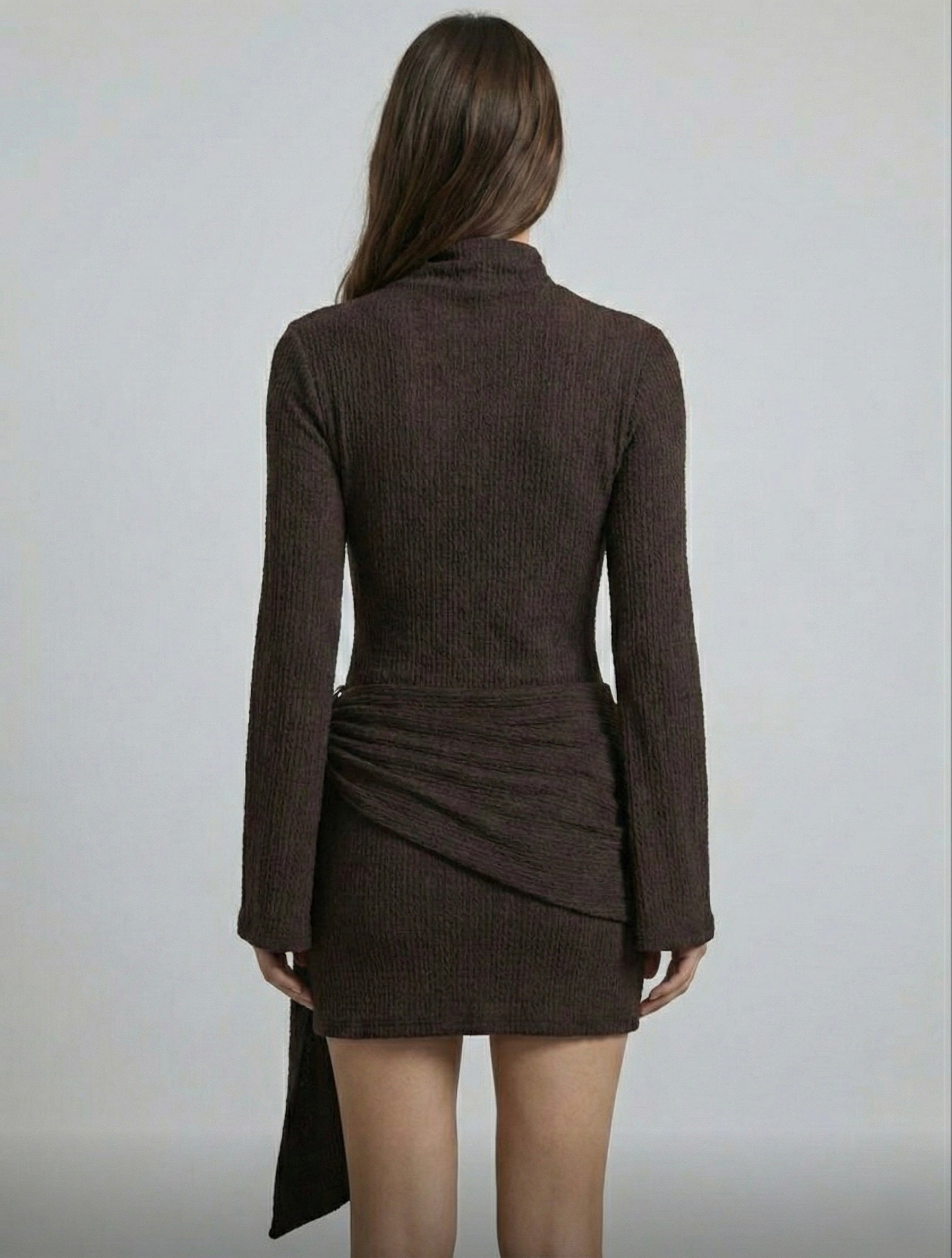 ROBE COURTE TEXTURÉE À DRAPÉ