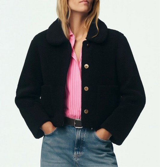 VESTE COURTE EN BOUCLETTE AVEC BOUTONS DORÉS