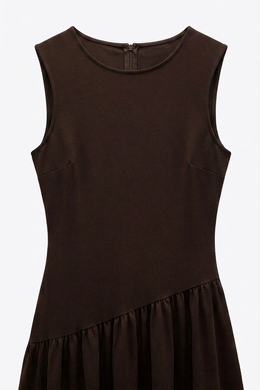 ROBE SANS MANCHES À PLIS