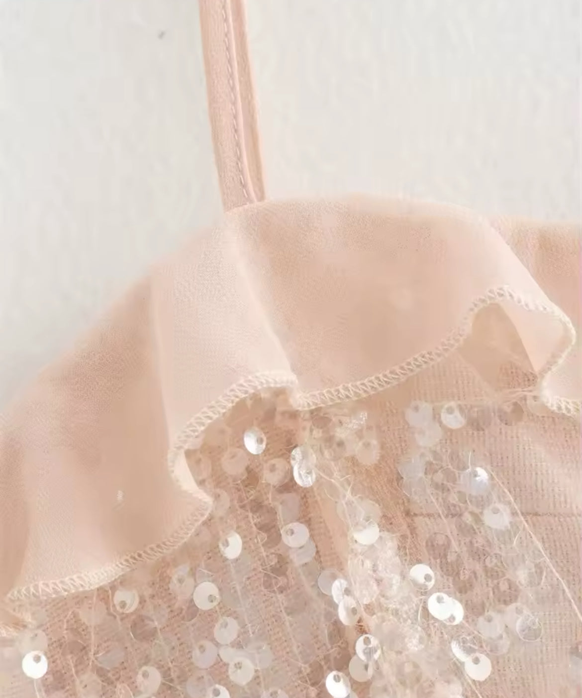 TOP À VOLANTS AVEC PAILLETTES