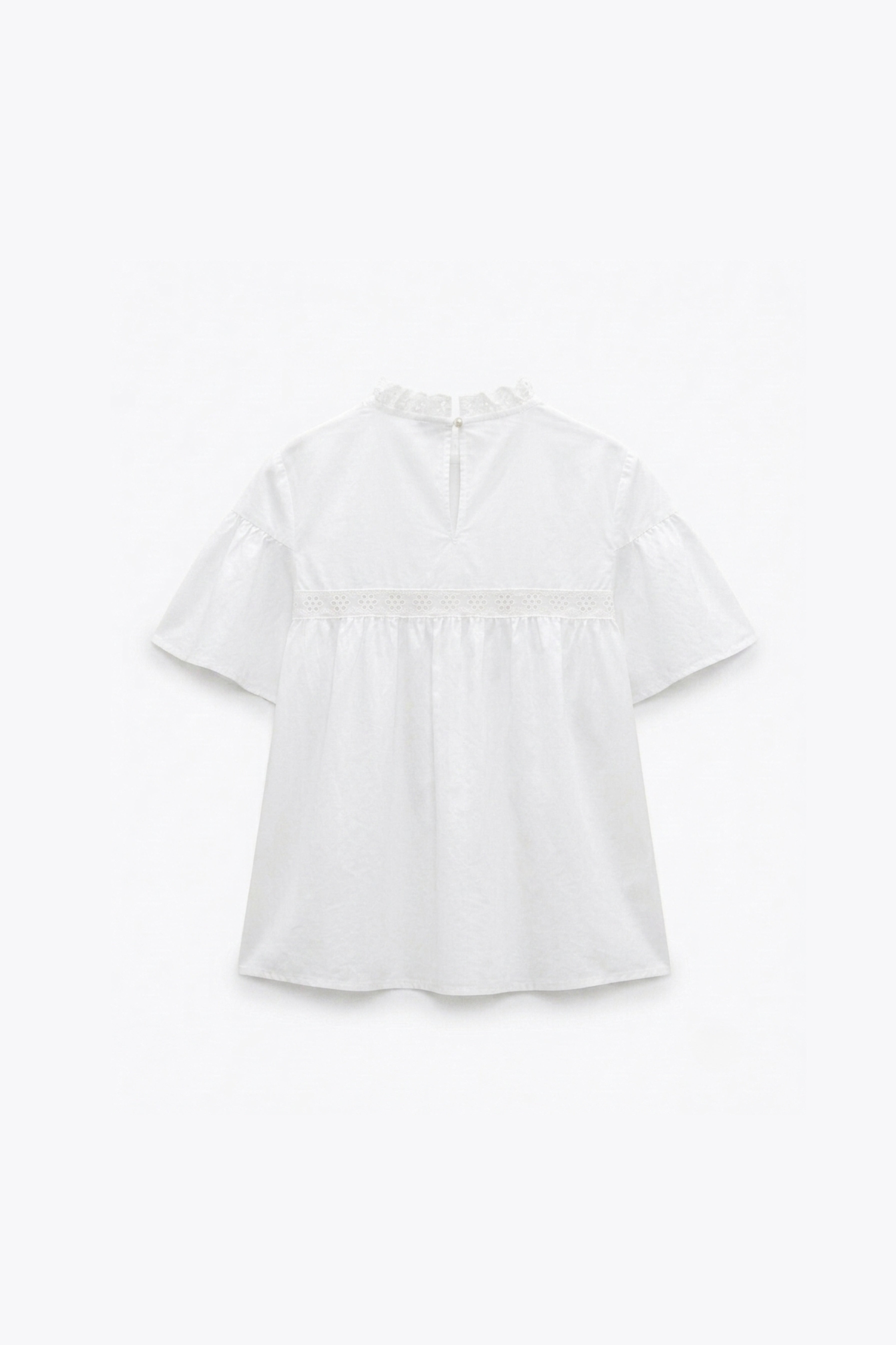 BLOUSE COURTE COL VOLANT BRODÉ