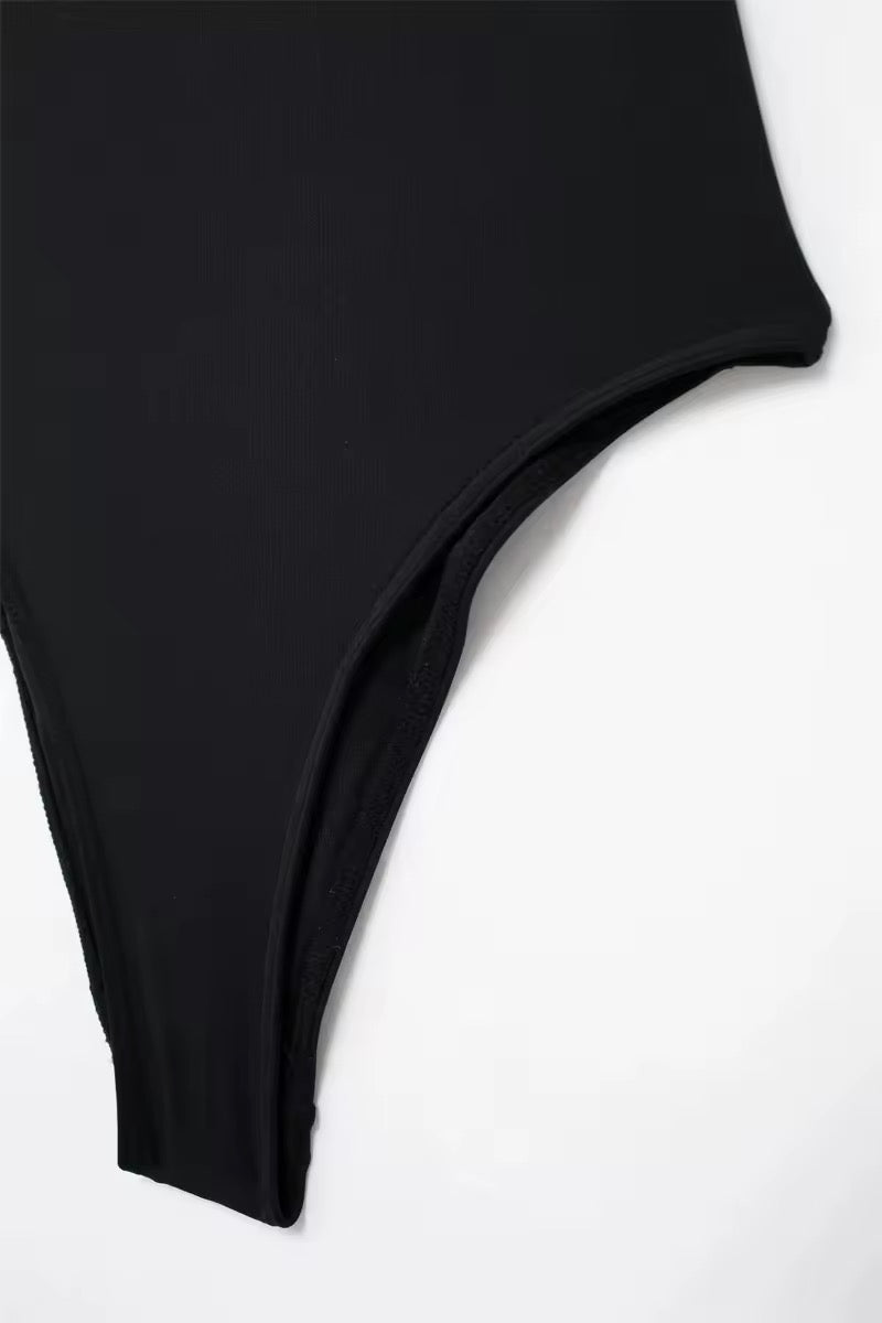 BODY ÉPAULE DÉNUDÉE